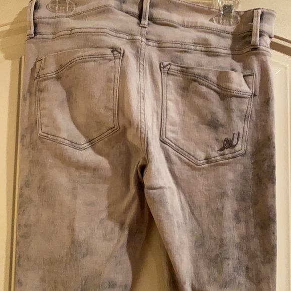 Express distressed stretched stone washed jeans. - Picture 8 of 9
